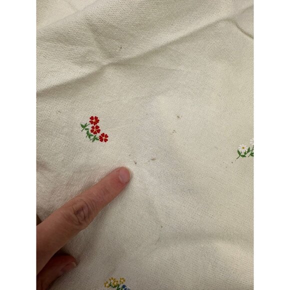 Vintage Tablecloth and 8 Napkin Set Round Flowers Scalloped Edge Floral Spring - Picture 8 of 10